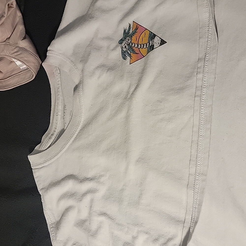 A white tee shirt